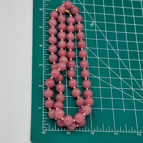 Vintage Long Smooth Round Glass Pink Beaded Necklace Gold Clasp Barbiecore - Picture 3 of 4
